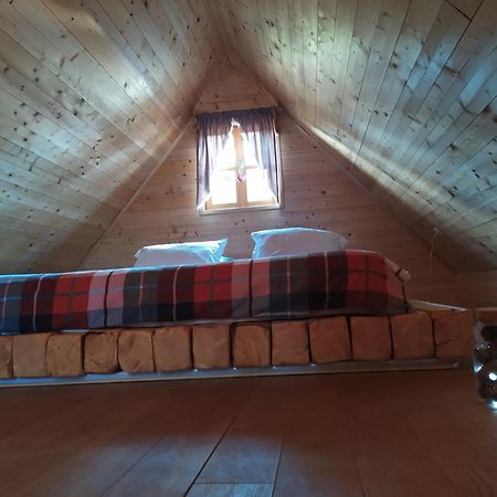 Vodenica Vrelo Chalets Vrelo Koreničko Habitación foto