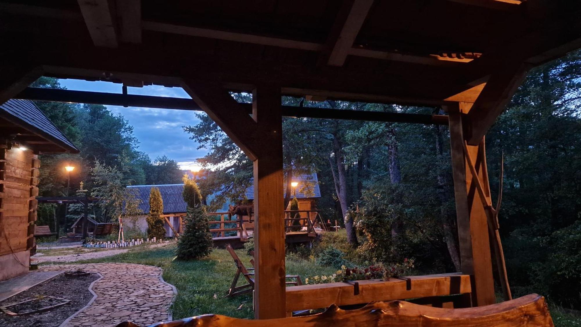 Vodenica Vrelo Chalets Vrelo Koreničko Habitación foto
